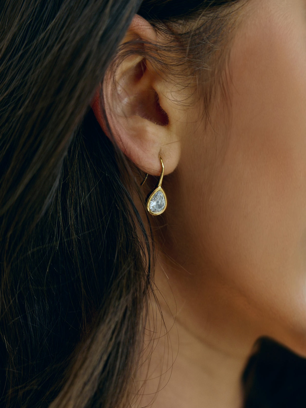 THE PEAR BEZEL DROP