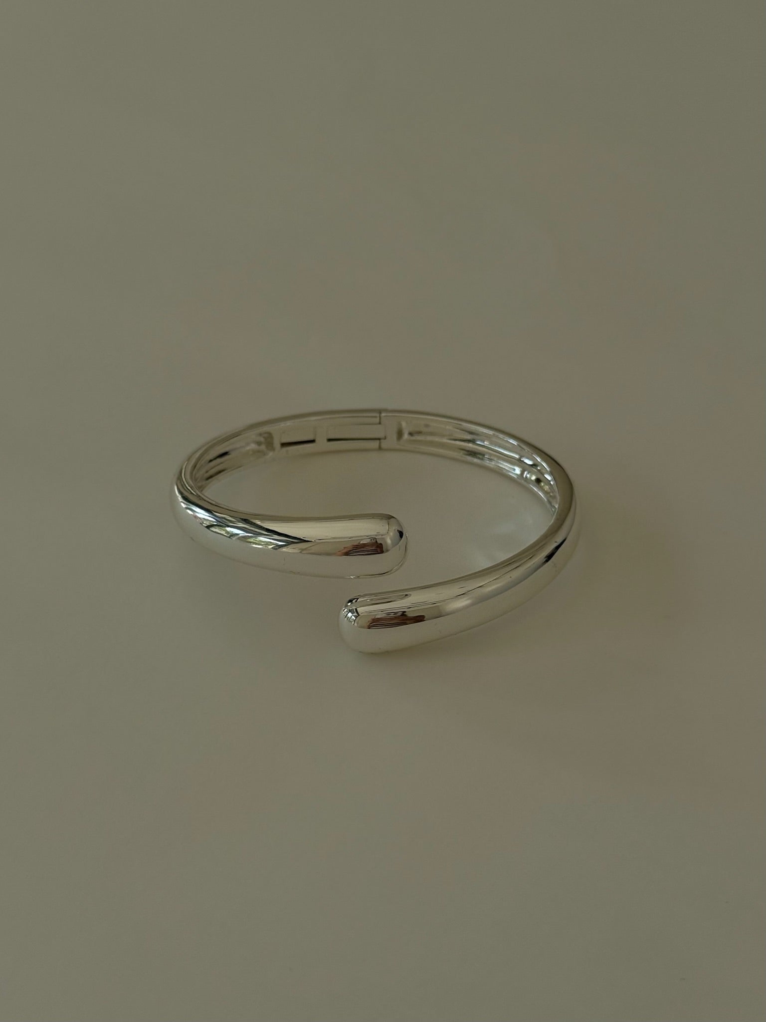 CHUNKY BANGLE