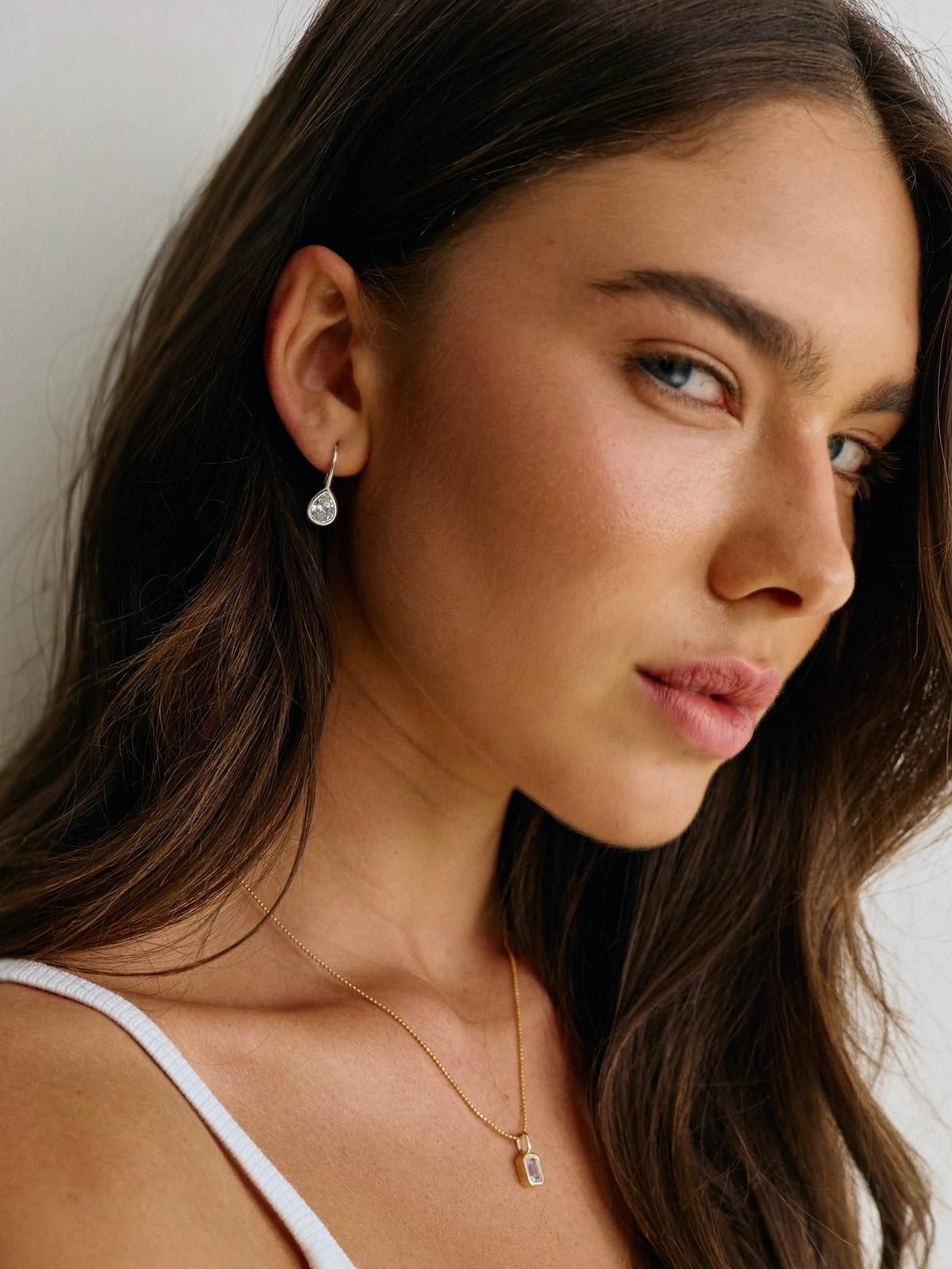 THE PEAR BEZEL DROP