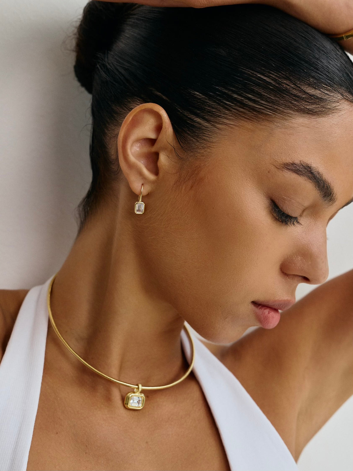 THE EMERALD BEZEL DROP