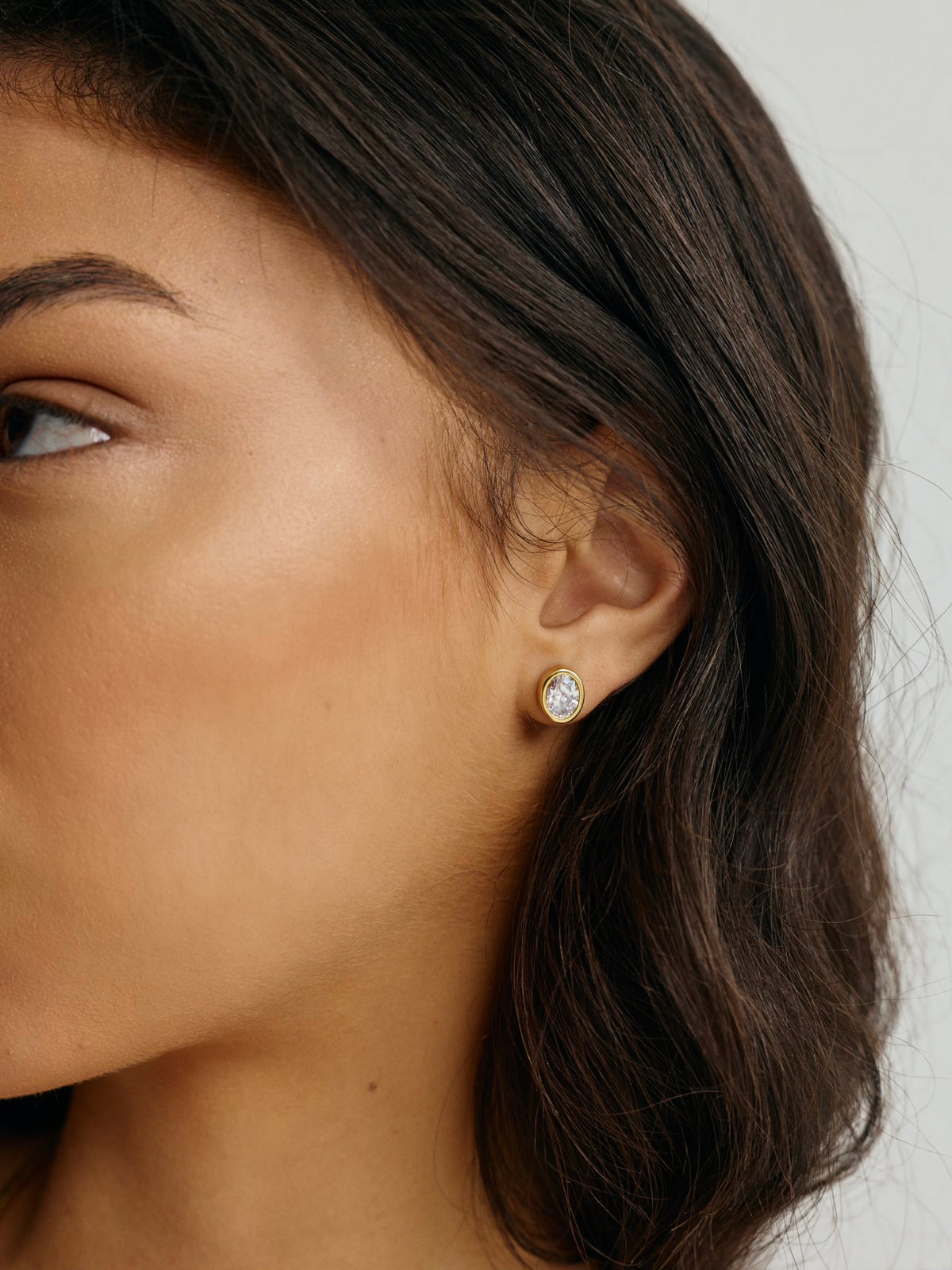 THE OVAL BEZEL STUDS