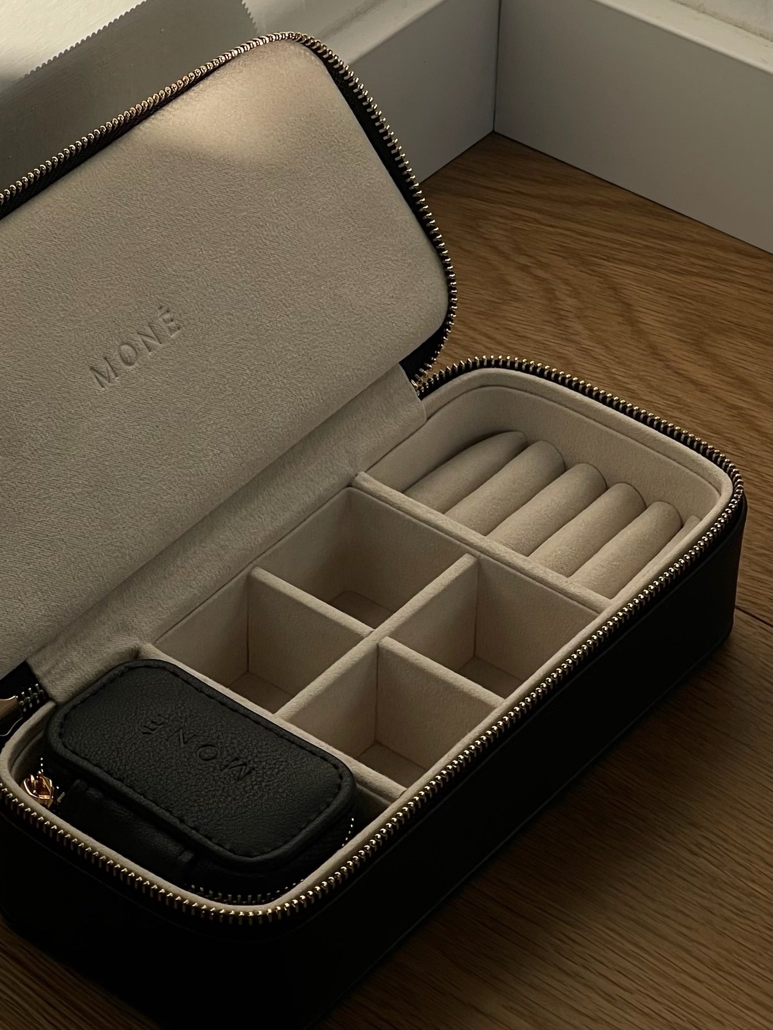 TRAVEL CASE BLACK