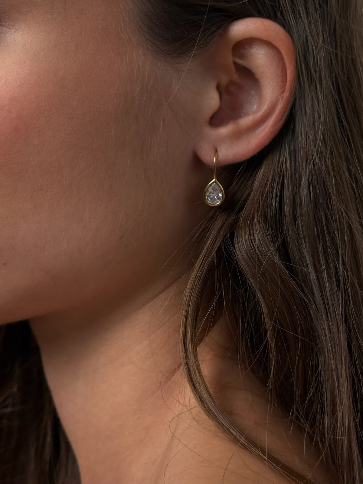 THE PEAR BEZEL DROP