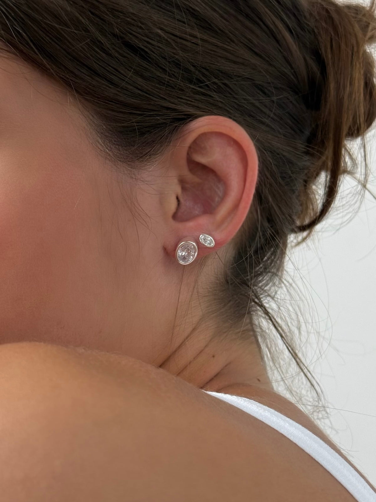 MINI OVAL STUD