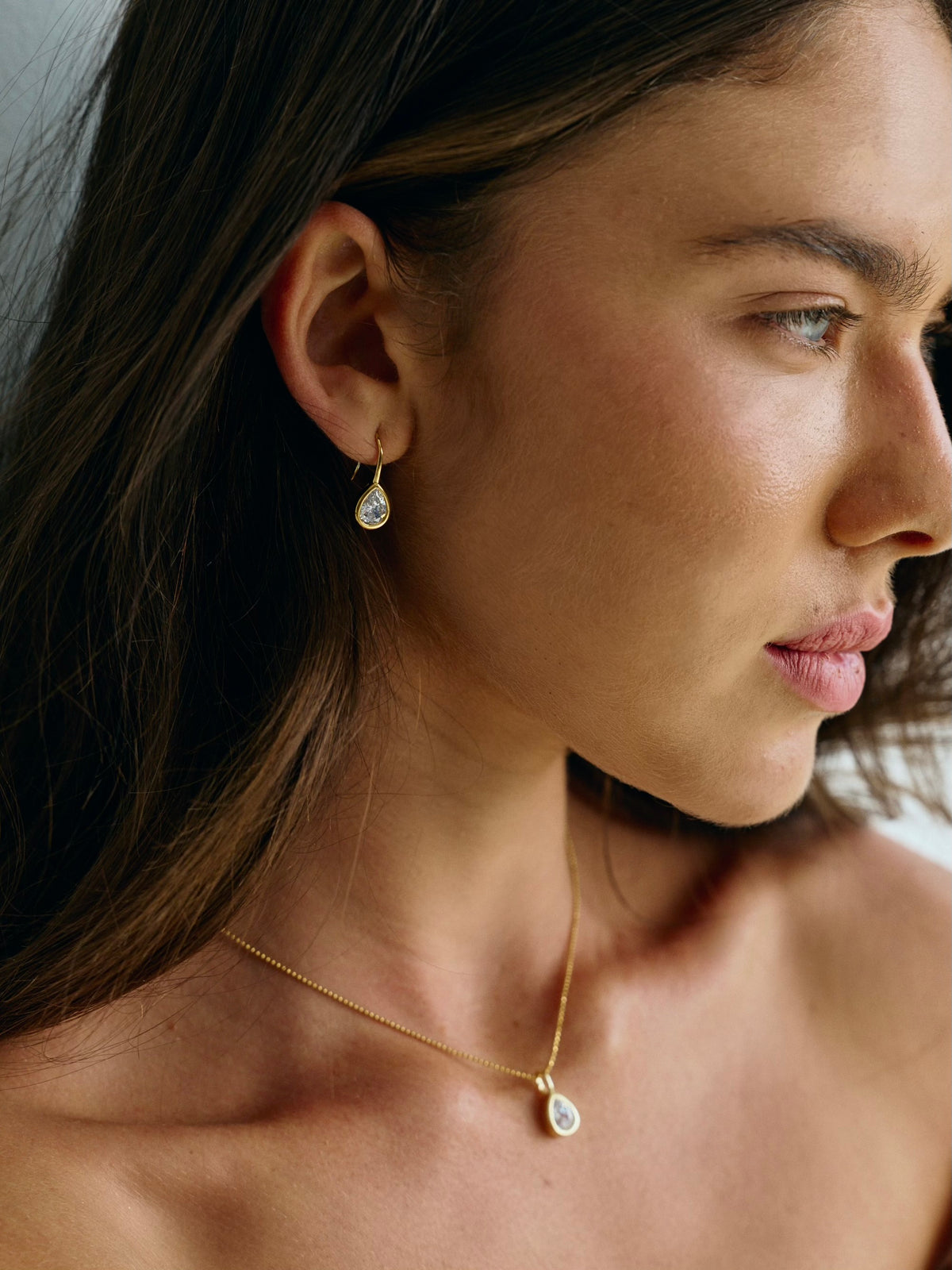 THE PEAR BEZEL DROP