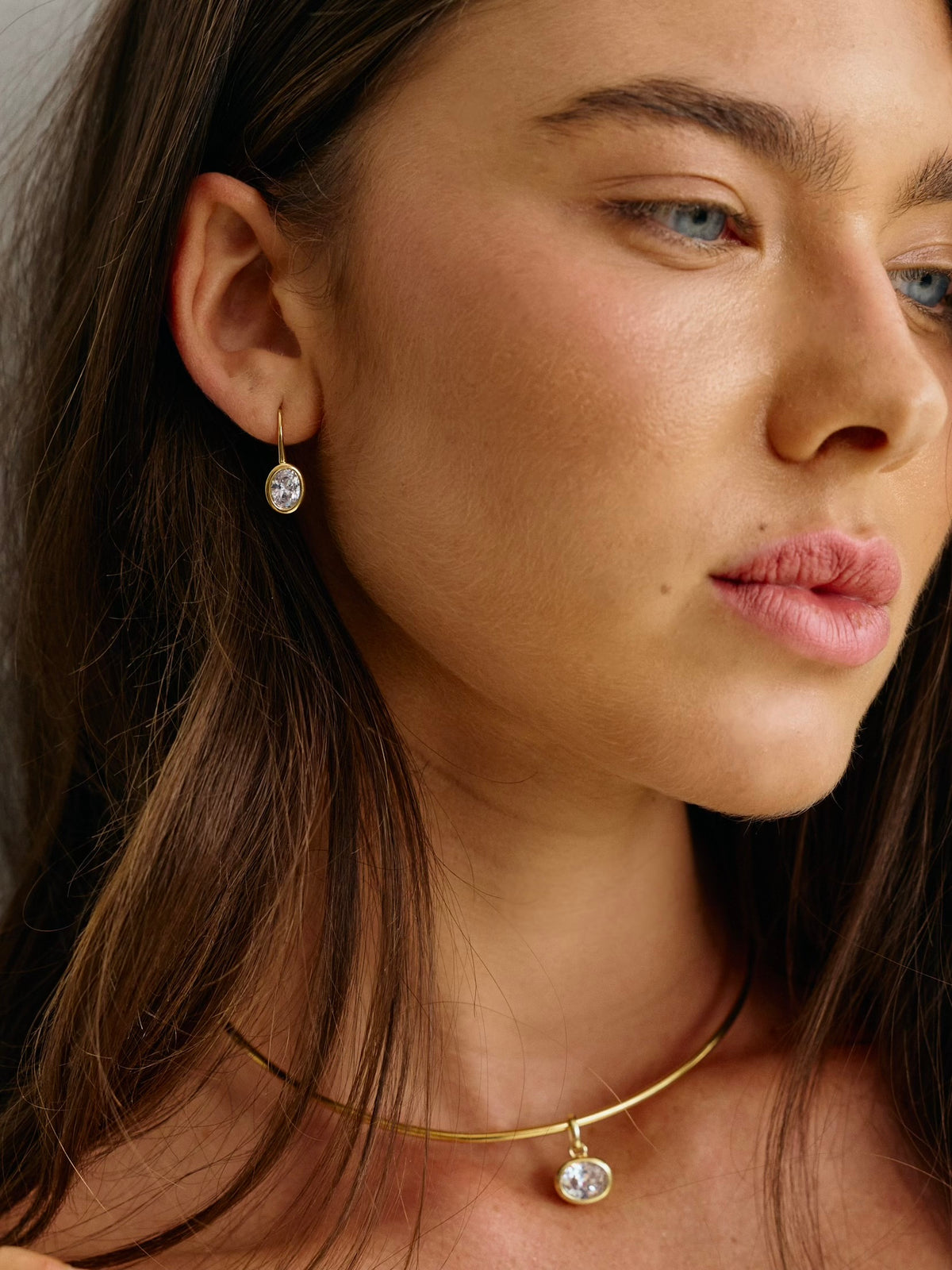 THE OVAL BEZEL DROP